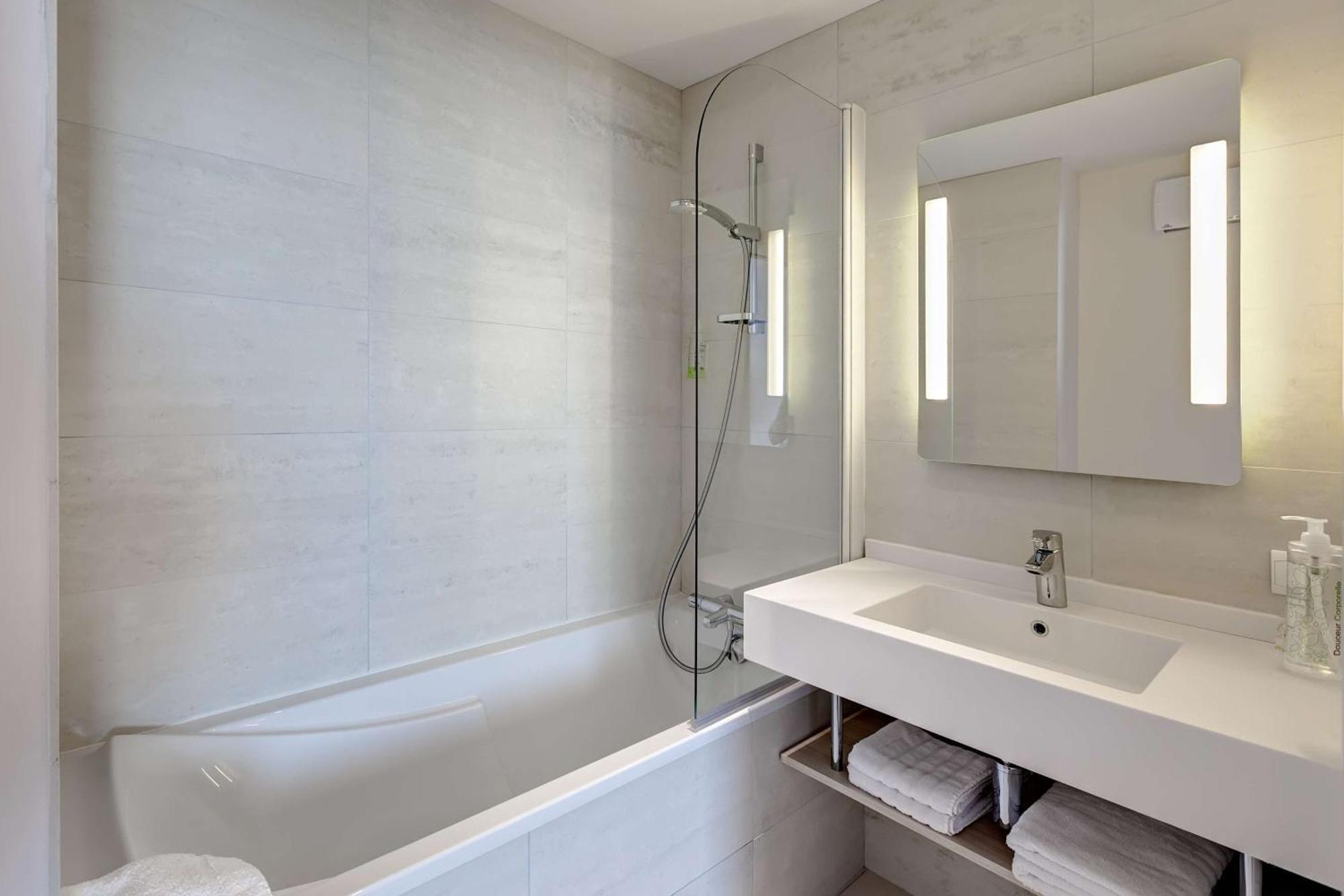 Brit Hotel Vendee Mer Les Achards  Екстериор снимка