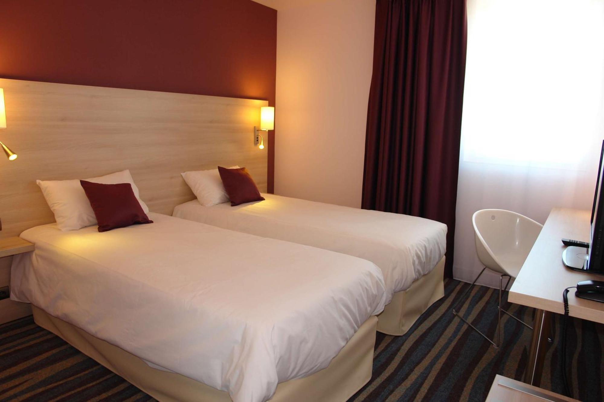 Brit Hotel Vendee Mer Les Achards  Екстериор снимка