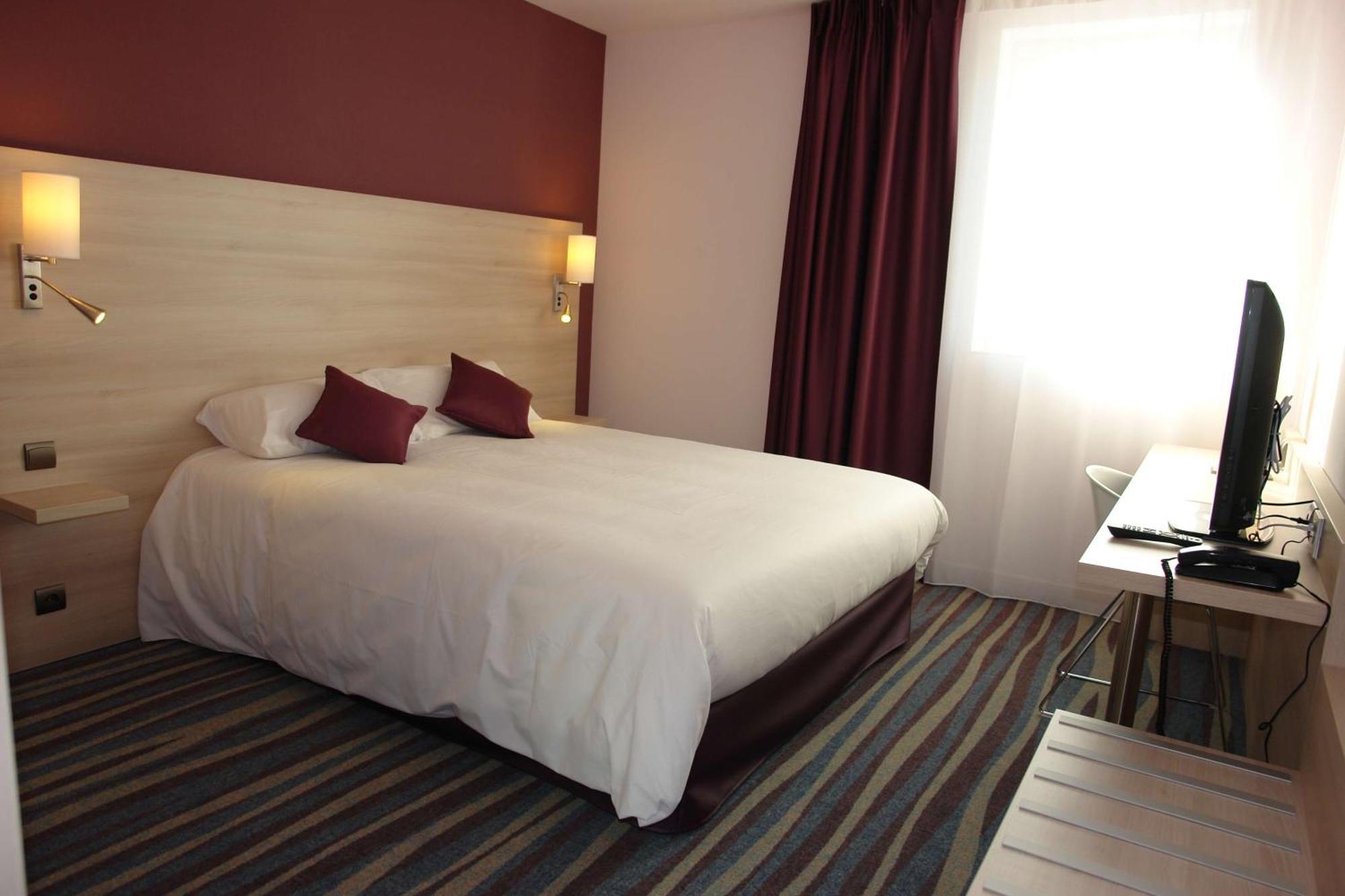 Brit Hotel Vendee Mer Les Achards  Екстериор снимка