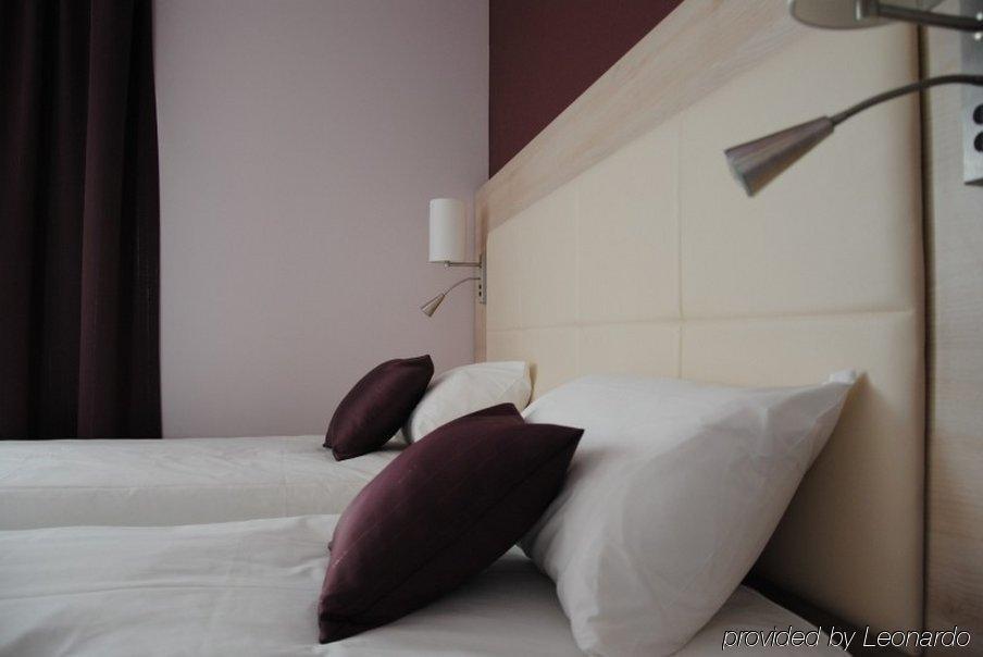 Brit Hotel Vendee Mer Les Achards  Екстериор снимка